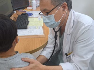 兒科吳文秋主任表示，目前仍有許多兒童咳喘至門診就醫經檢查為長新冠後遺症-750x375